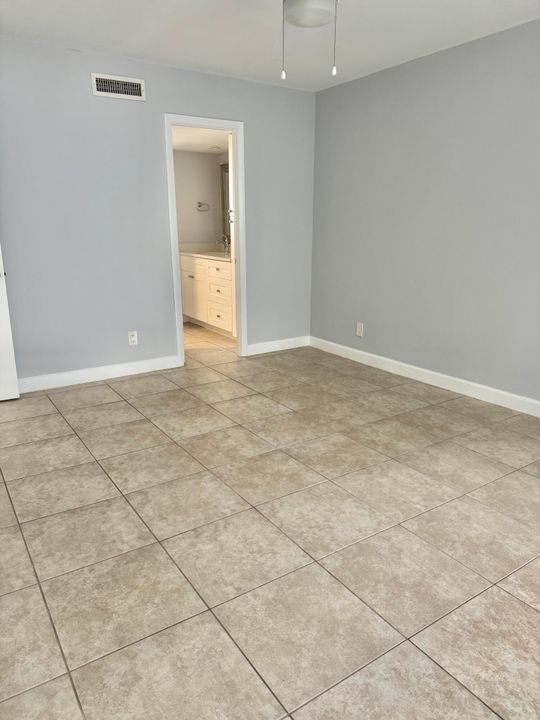 For Rent: $1,400 (1 beds, 1 baths, 660 Square Feet)