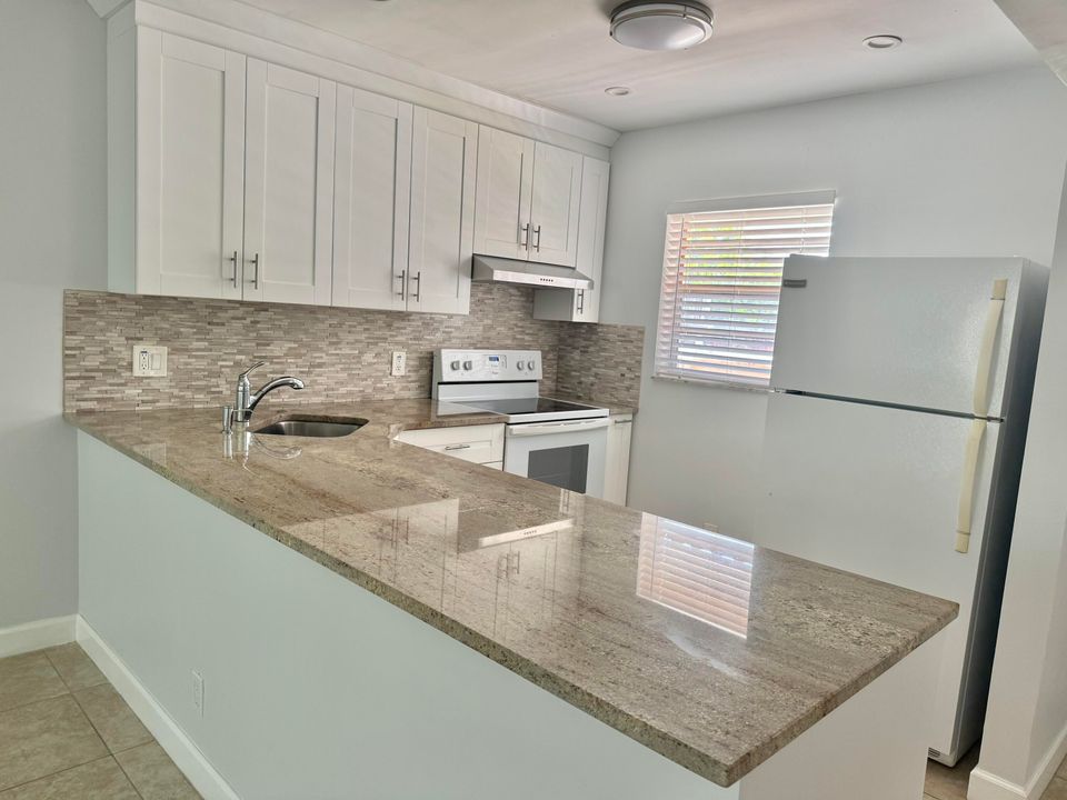 For Rent: $1,400 (1 beds, 1 baths, 660 Square Feet)