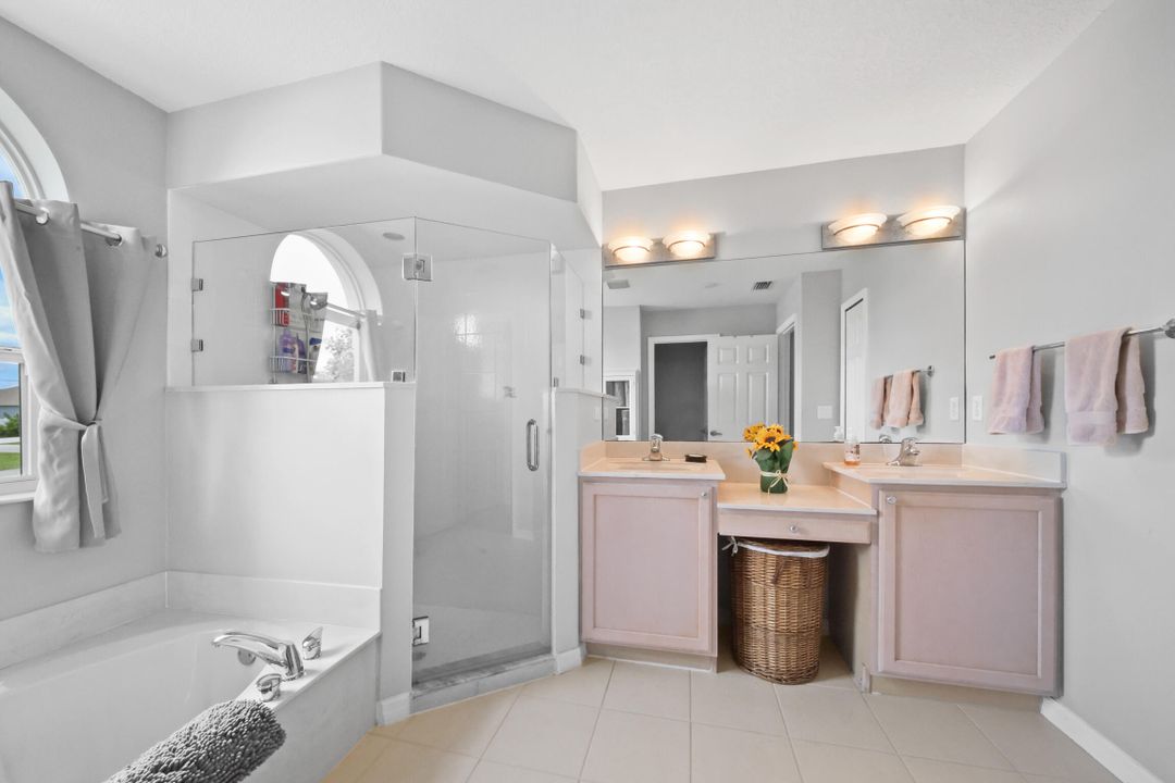 Activo con contrato: $599,000 (3 camas, 2 baños, 1916 Pies cuadrados)