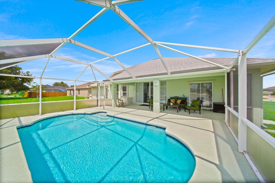 Activo con contrato: $599,000 (3 camas, 2 baños, 1916 Pies cuadrados)