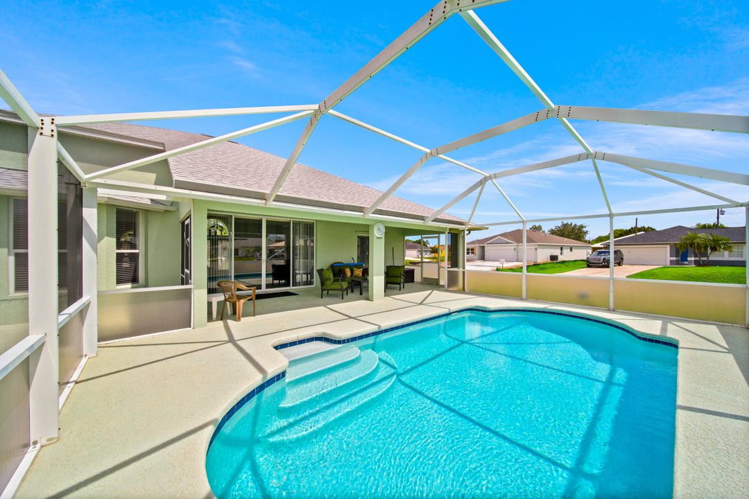 Activo con contrato: $599,000 (3 camas, 2 baños, 1916 Pies cuadrados)