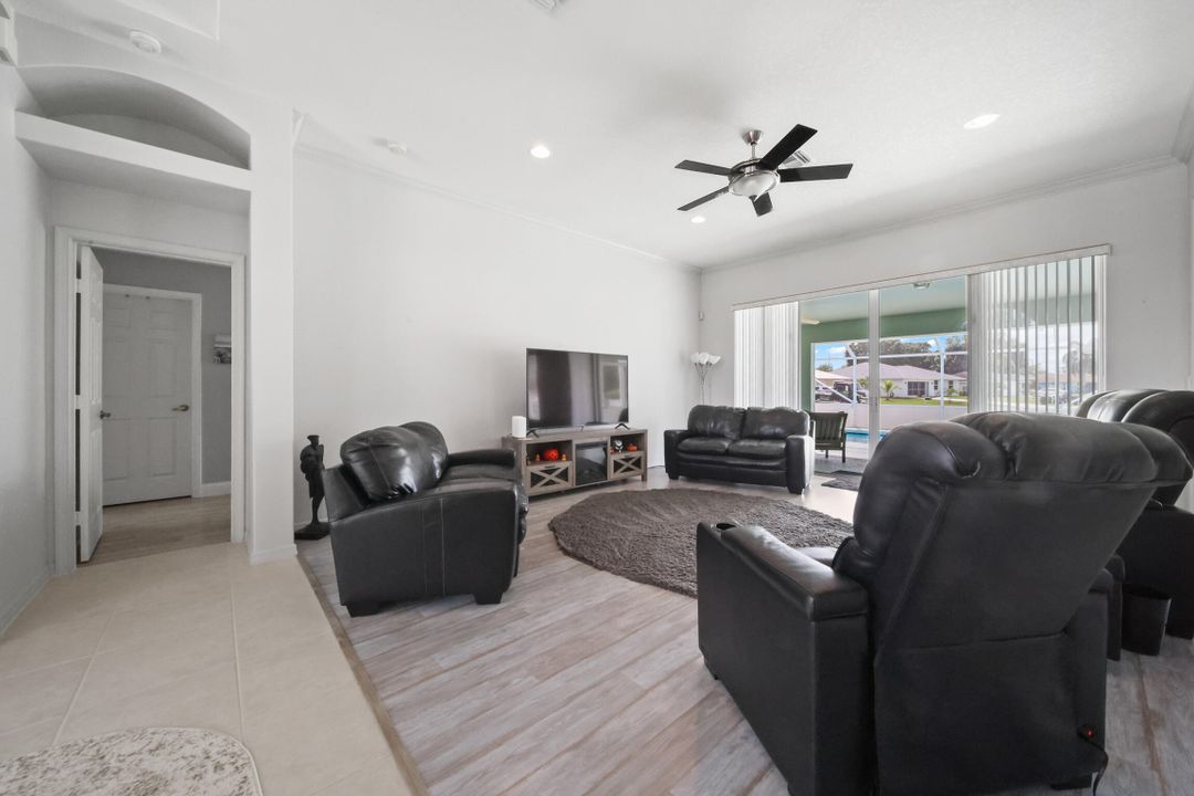 Activo con contrato: $599,000 (3 camas, 2 baños, 1916 Pies cuadrados)