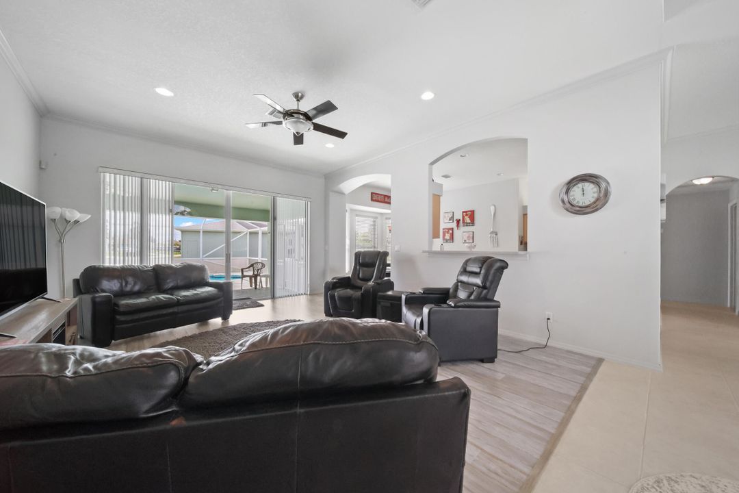 Activo con contrato: $599,000 (3 camas, 2 baños, 1916 Pies cuadrados)