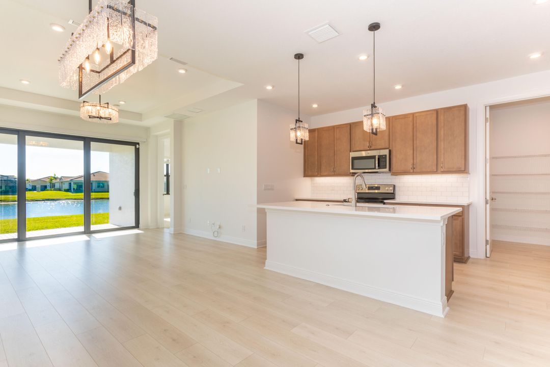 Active With Contract: $2,800 (2 beds, 2 baths, 1505 Square Feet)