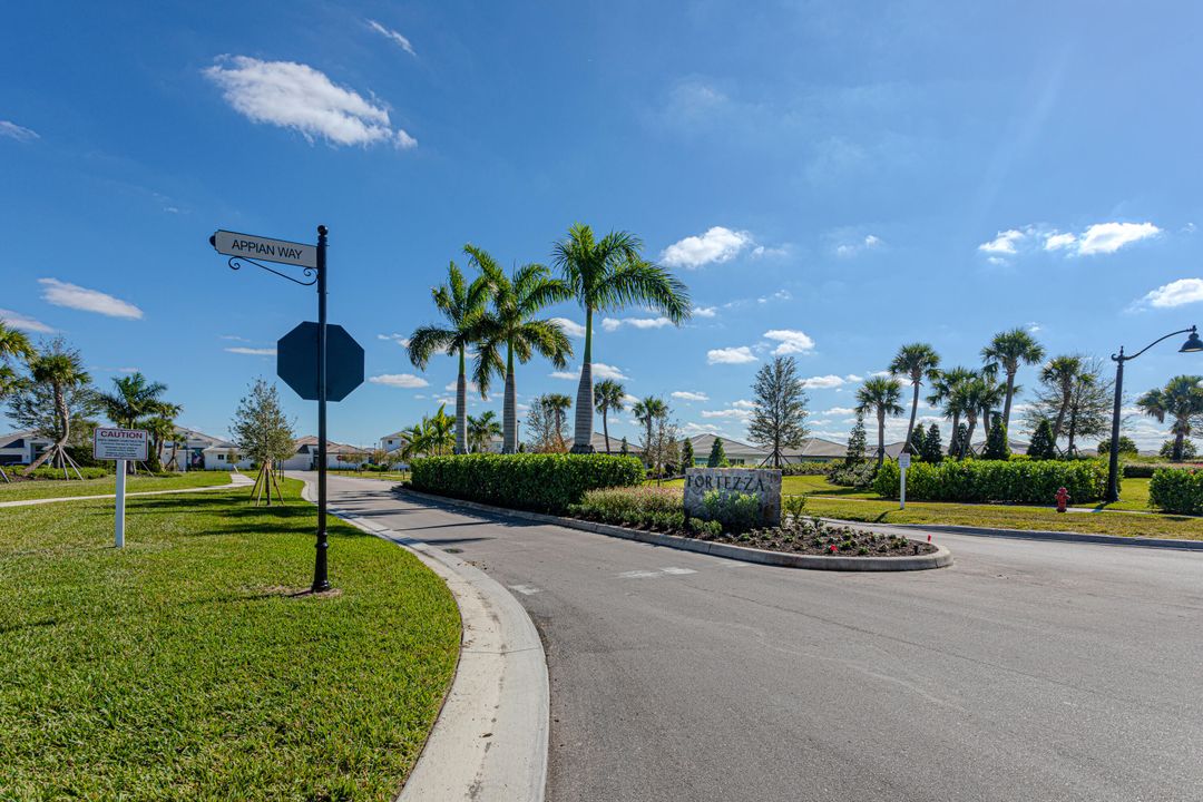 Active With Contract: $2,800 (2 beds, 2 baths, 1505 Square Feet)