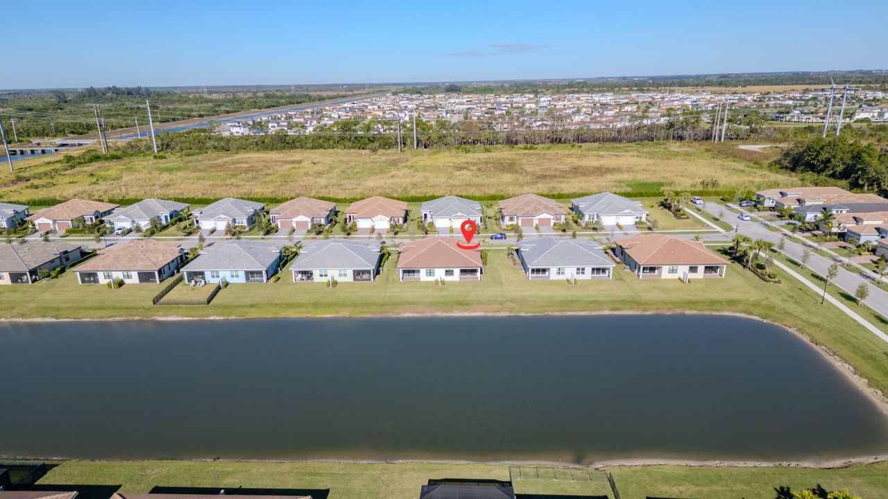 Active With Contract: $2,800 (2 beds, 2 baths, 1505 Square Feet)