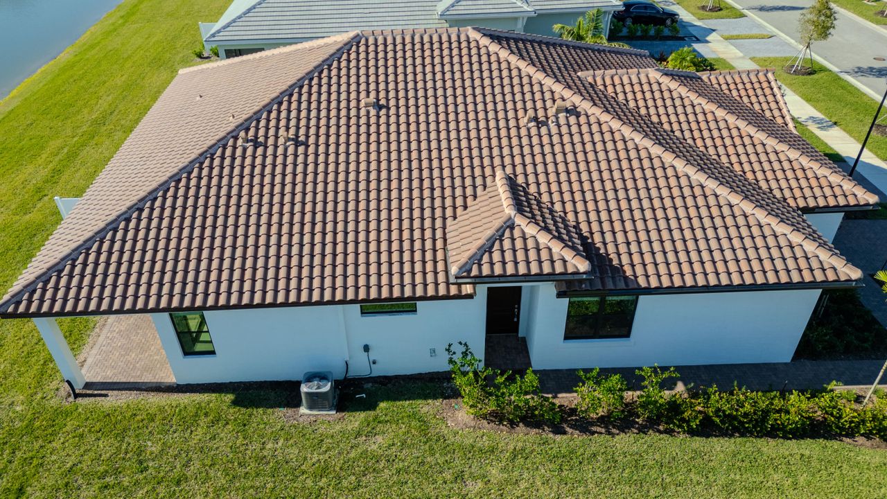 Active With Contract: $2,800 (2 beds, 2 baths, 1505 Square Feet)