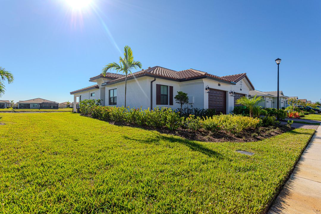 Active With Contract: $2,800 (2 beds, 2 baths, 1505 Square Feet)