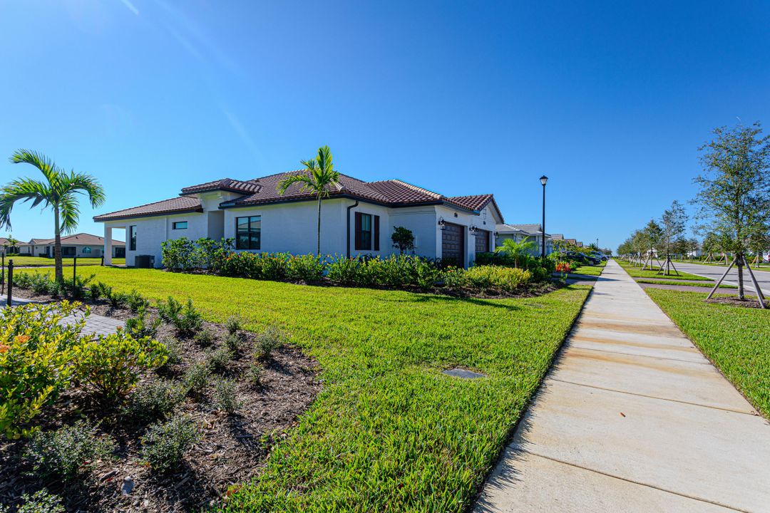 Active With Contract: $2,800 (2 beds, 2 baths, 1505 Square Feet)