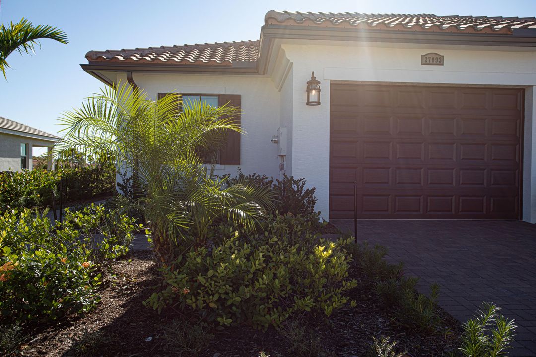 Active With Contract: $2,800 (2 beds, 2 baths, 1505 Square Feet)