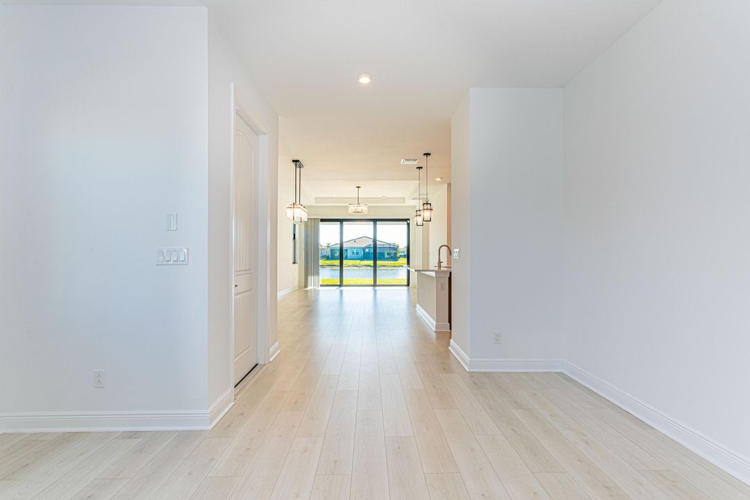 Active With Contract: $2,800 (2 beds, 2 baths, 1505 Square Feet)