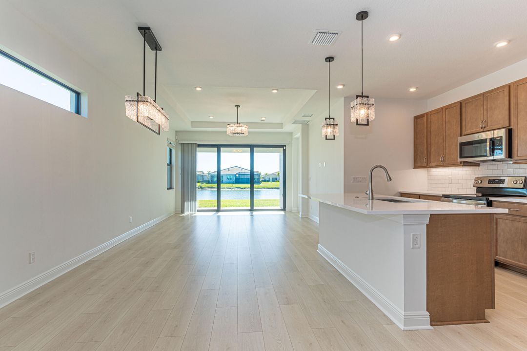 Active With Contract: $2,800 (2 beds, 2 baths, 1505 Square Feet)