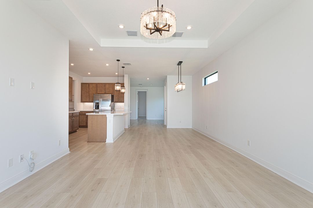 Active With Contract: $2,800 (2 beds, 2 baths, 1505 Square Feet)