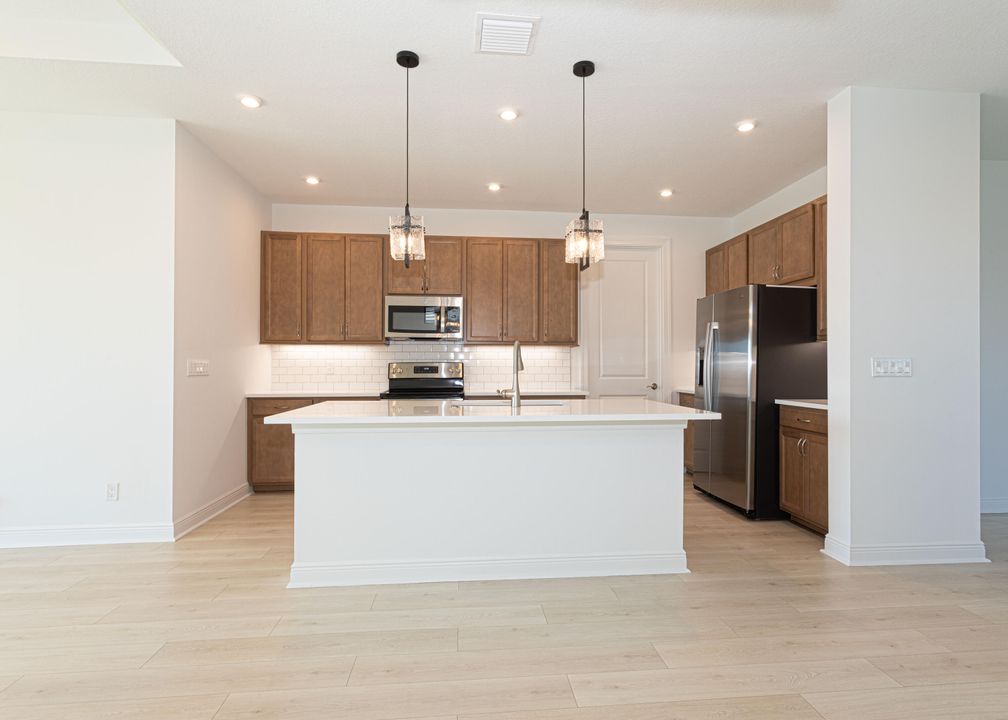 Active With Contract: $2,800 (2 beds, 2 baths, 1505 Square Feet)