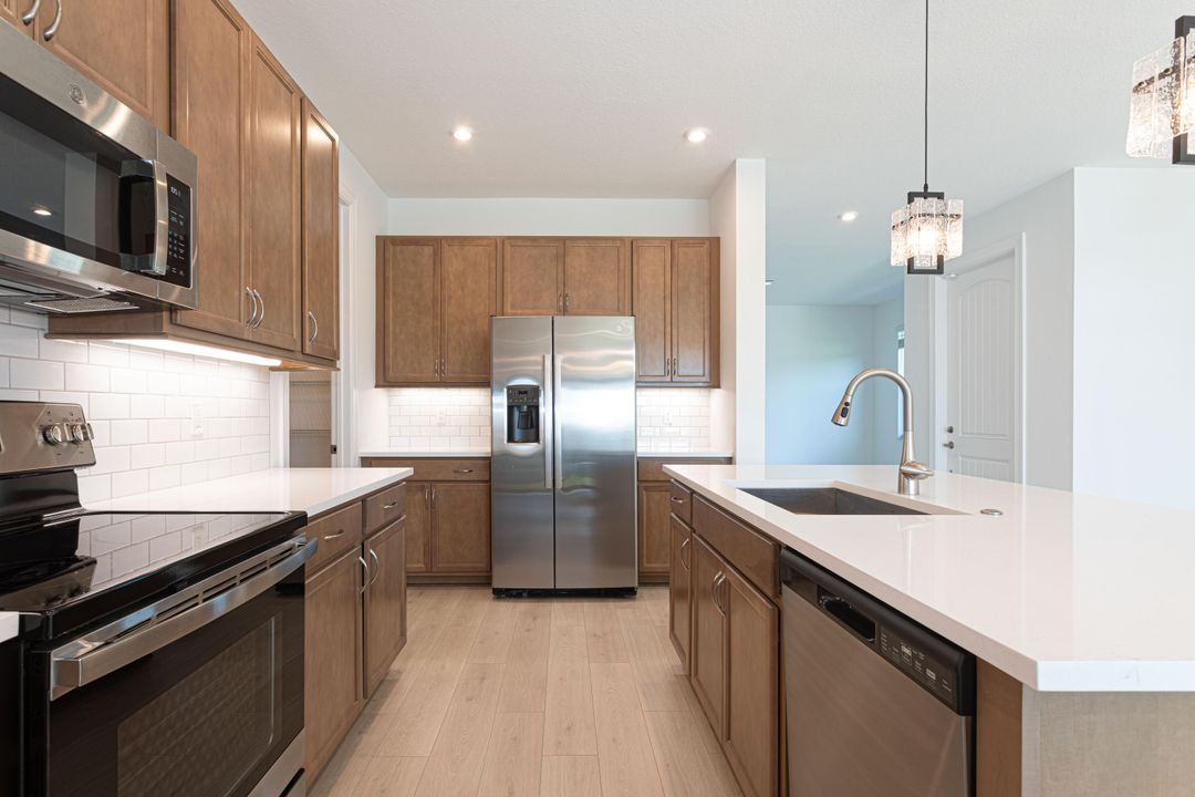 Active With Contract: $2,800 (2 beds, 2 baths, 1505 Square Feet)