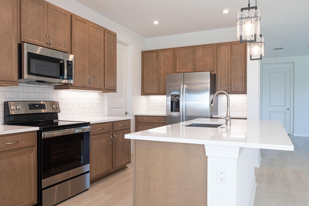 Active With Contract: $2,800 (2 beds, 2 baths, 1505 Square Feet)