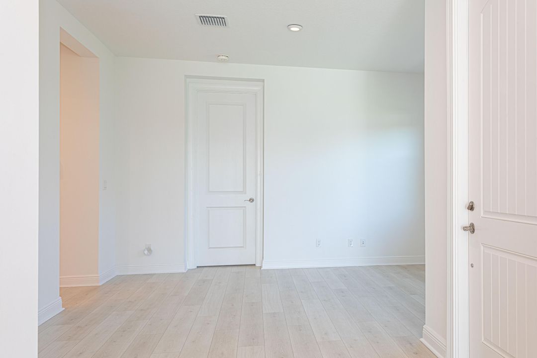 Active With Contract: $2,800 (2 beds, 2 baths, 1505 Square Feet)