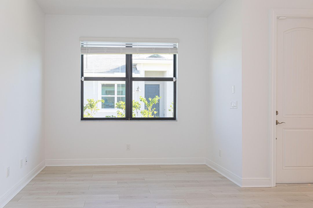 Active With Contract: $2,800 (2 beds, 2 baths, 1505 Square Feet)