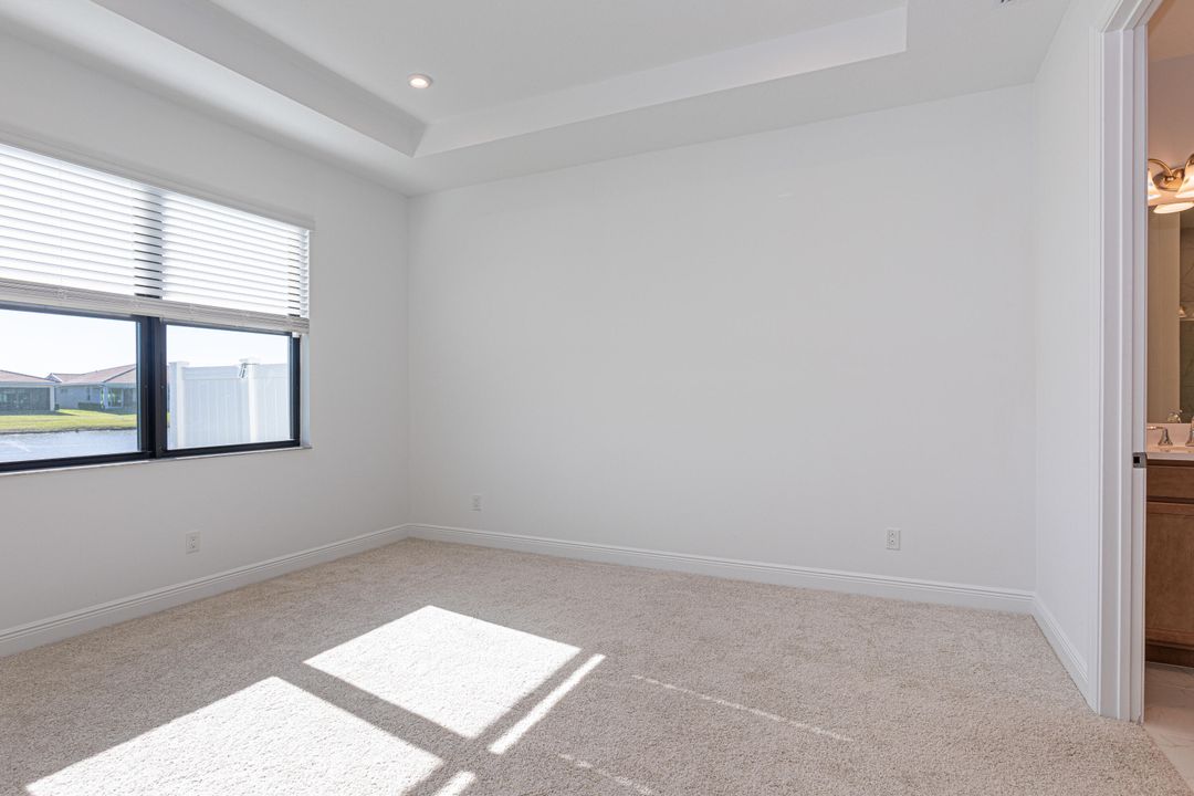 Active With Contract: $2,800 (2 beds, 2 baths, 1505 Square Feet)