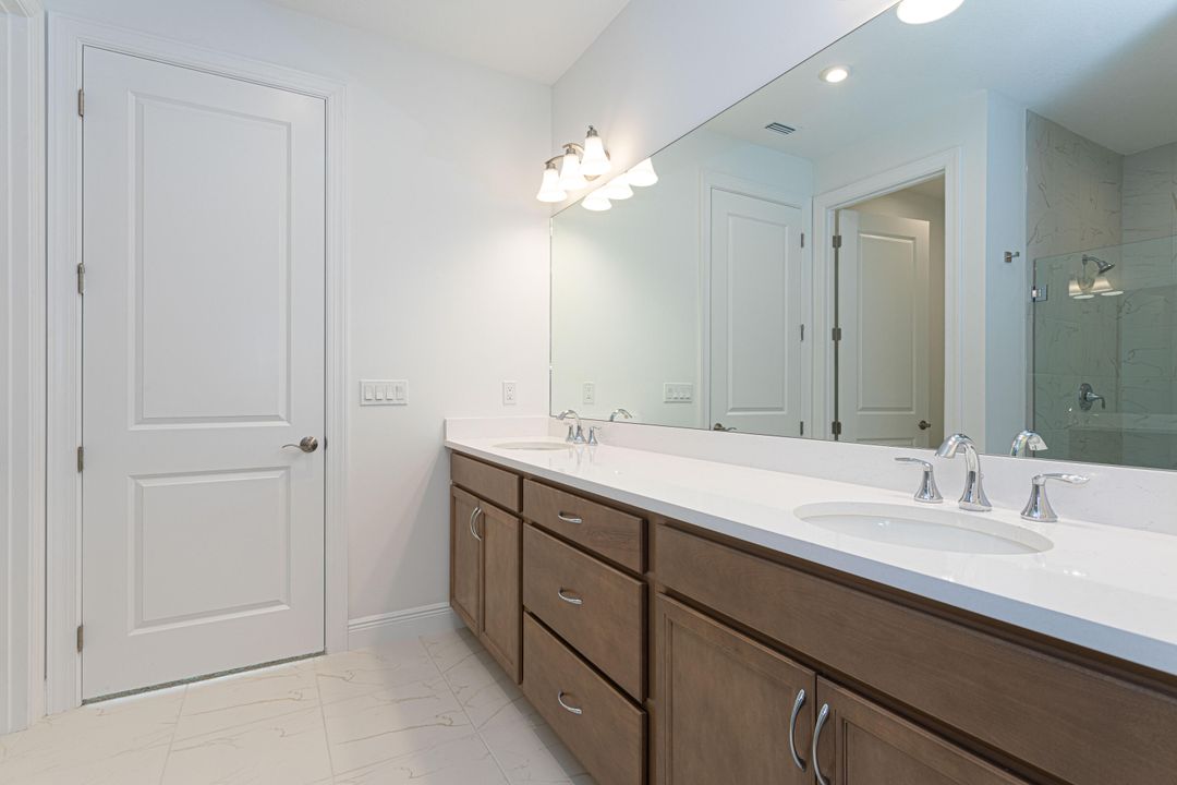 Active With Contract: $2,800 (2 beds, 2 baths, 1505 Square Feet)