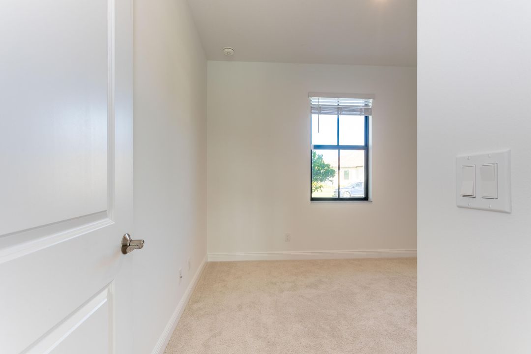 Active With Contract: $2,800 (2 beds, 2 baths, 1505 Square Feet)