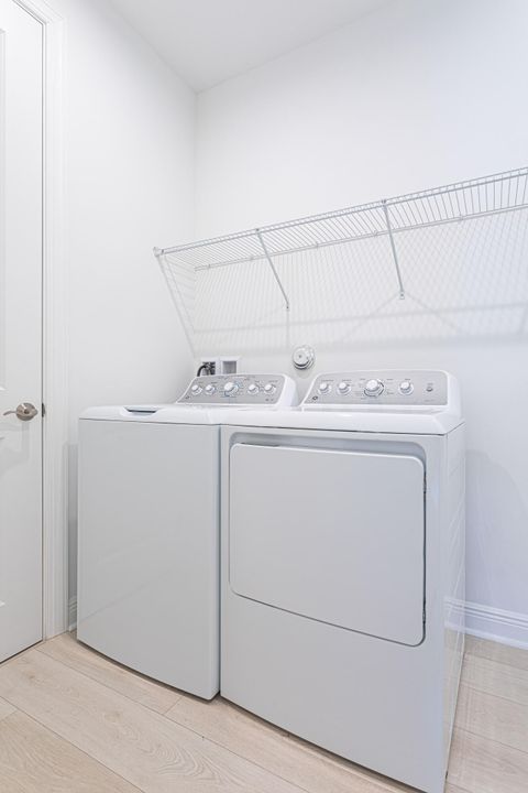 Active With Contract: $2,800 (2 beds, 2 baths, 1505 Square Feet)