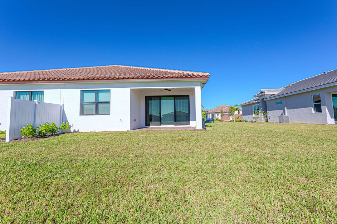 Active With Contract: $2,800 (2 beds, 2 baths, 1505 Square Feet)