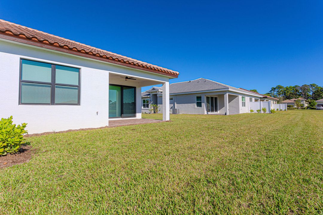 Active With Contract: $2,800 (2 beds, 2 baths, 1505 Square Feet)