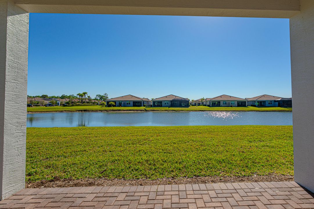 Active With Contract: $2,800 (2 beds, 2 baths, 1505 Square Feet)