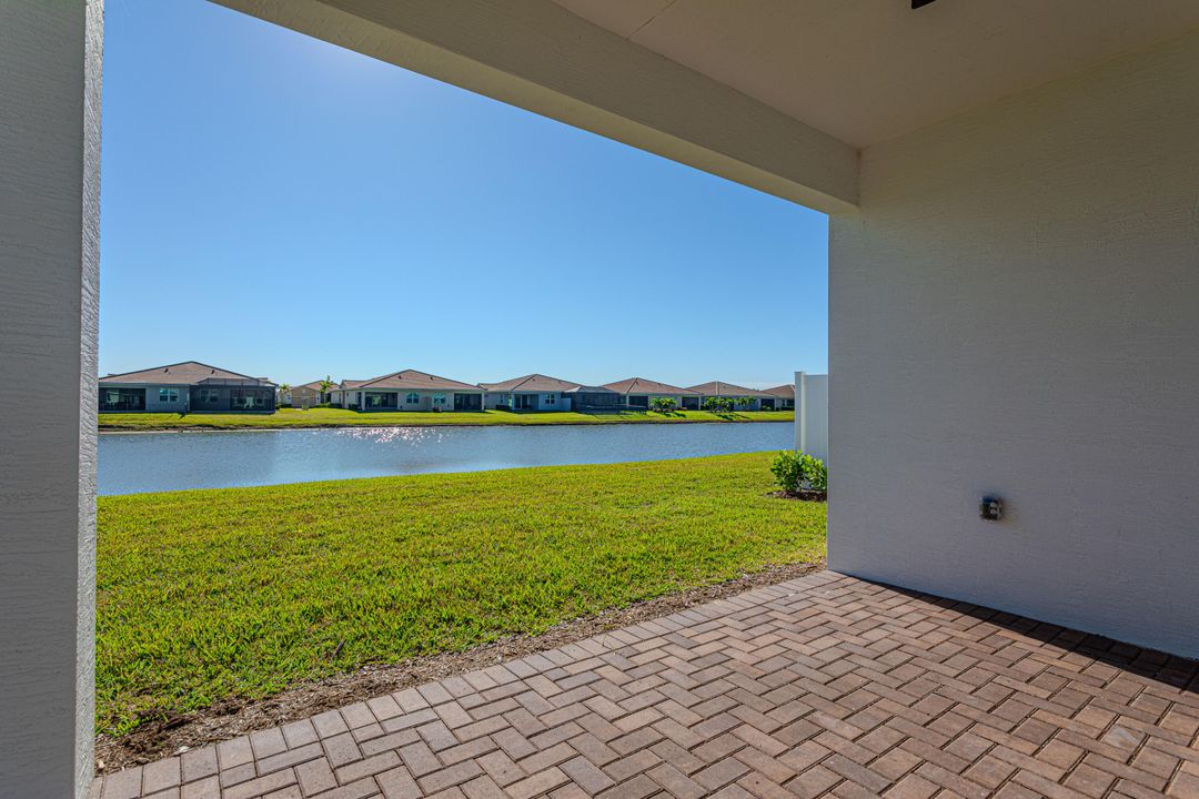 Active With Contract: $2,800 (2 beds, 2 baths, 1505 Square Feet)