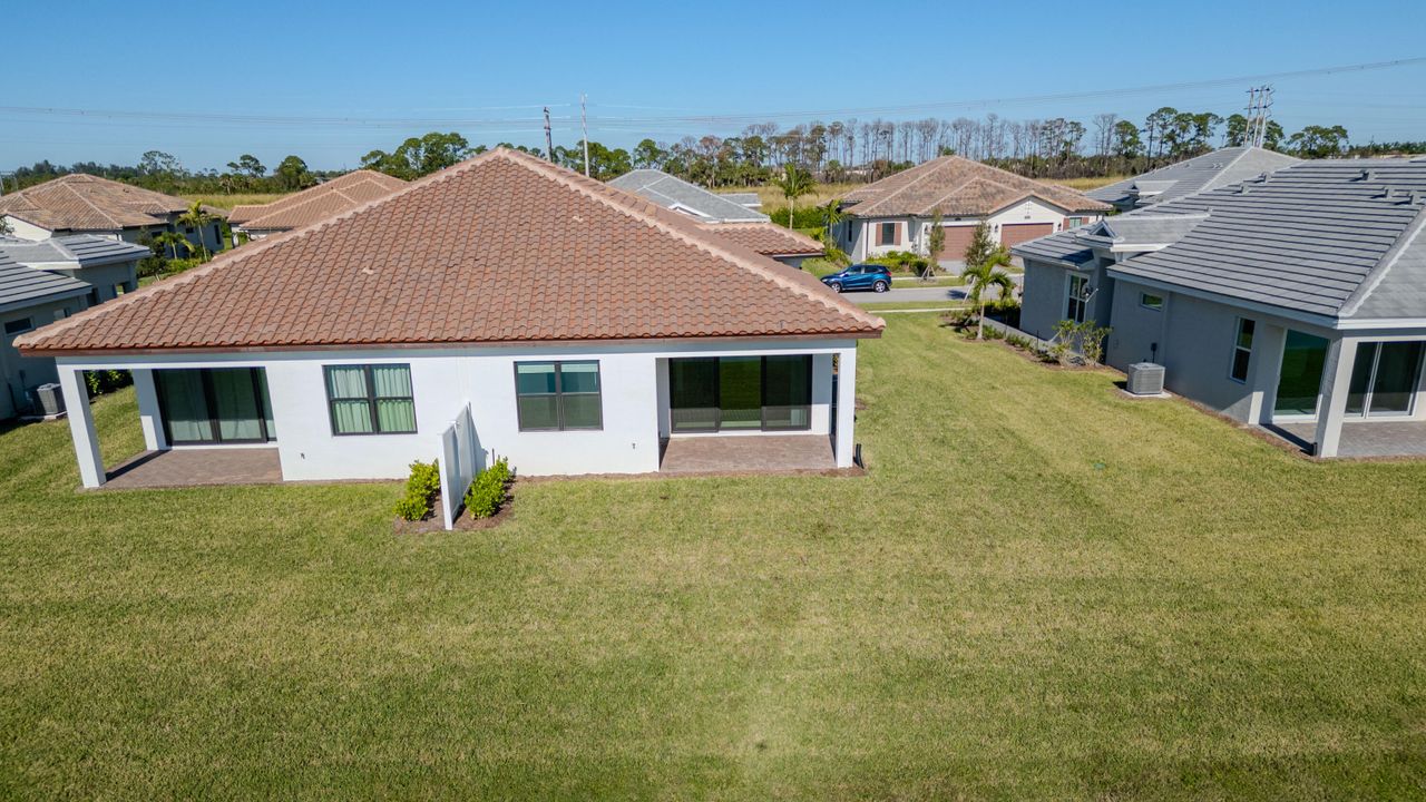 Active With Contract: $2,800 (2 beds, 2 baths, 1505 Square Feet)