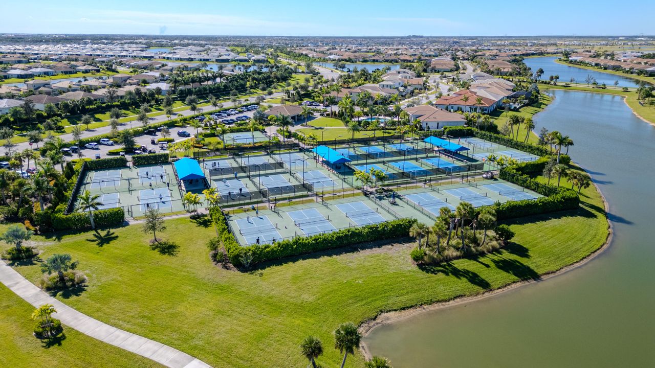 Active With Contract: $2,800 (2 beds, 2 baths, 1505 Square Feet)