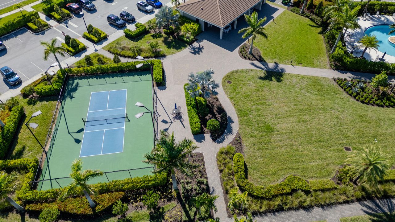 Active With Contract: $2,800 (2 beds, 2 baths, 1505 Square Feet)