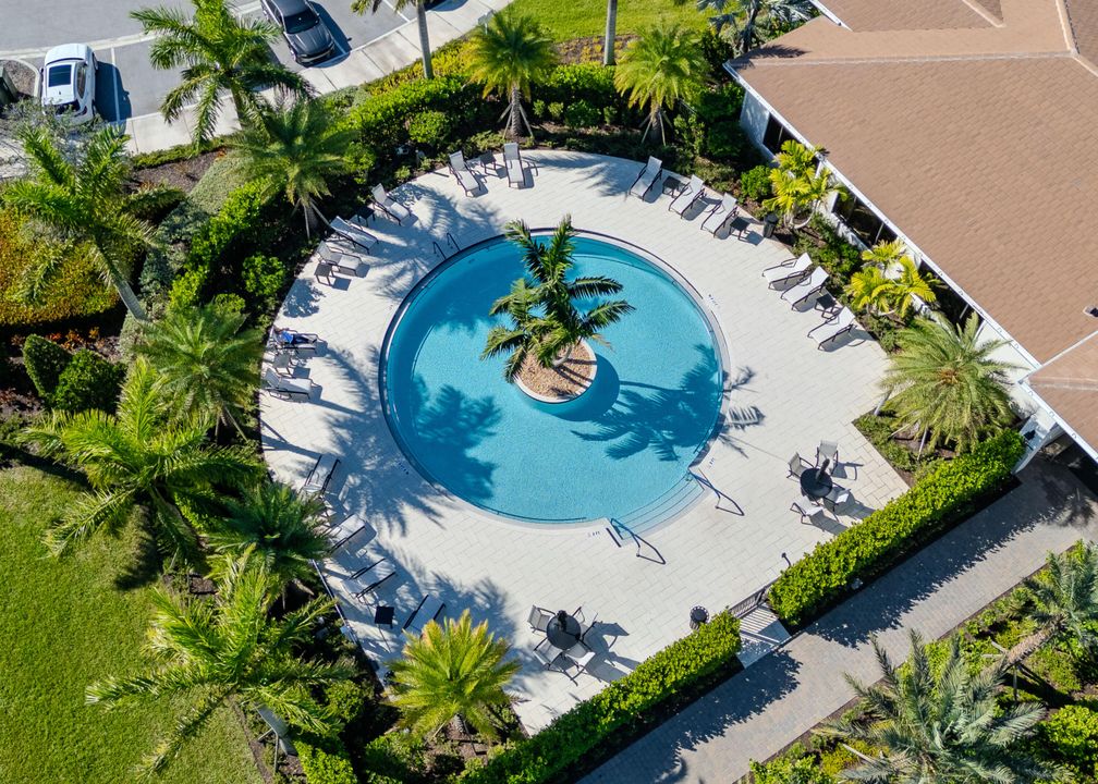 Active With Contract: $2,800 (2 beds, 2 baths, 1505 Square Feet)