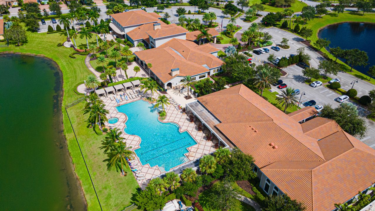 Active With Contract: $2,800 (2 beds, 2 baths, 1505 Square Feet)