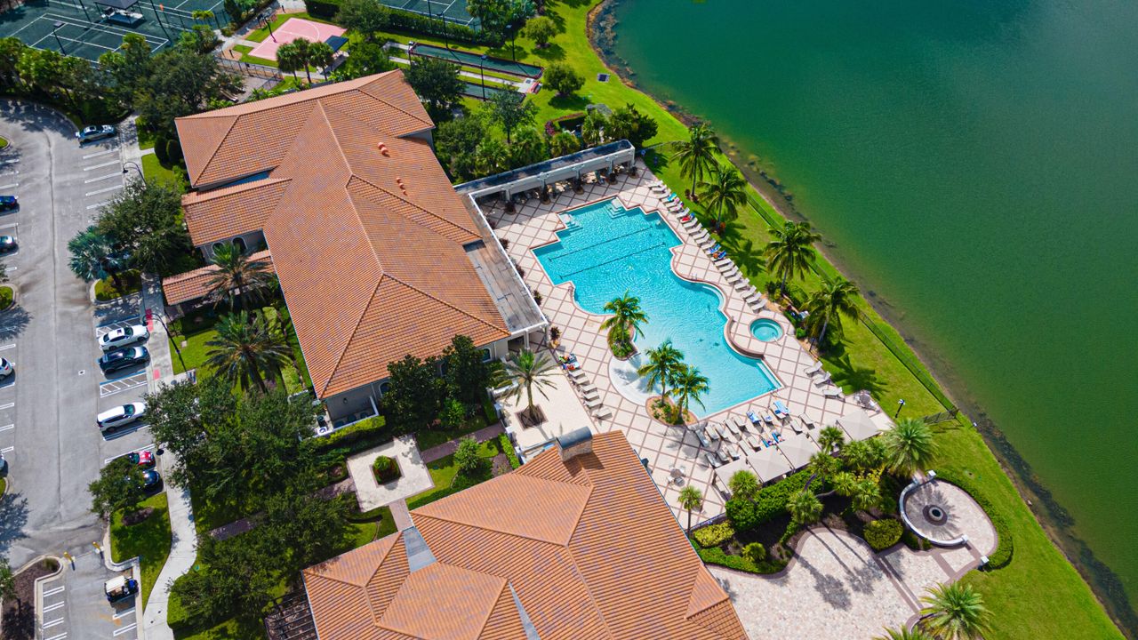 Active With Contract: $2,800 (2 beds, 2 baths, 1505 Square Feet)