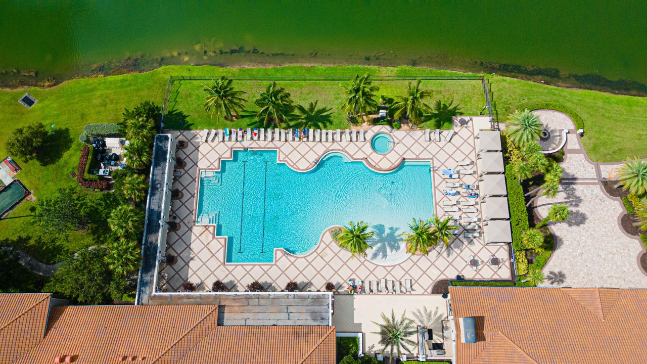 Active With Contract: $2,800 (2 beds, 2 baths, 1505 Square Feet)