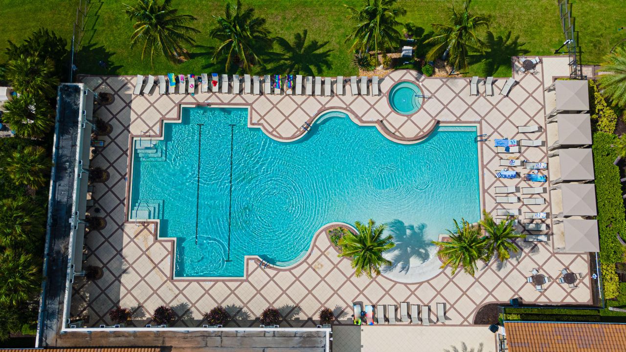 Active With Contract: $2,800 (2 beds, 2 baths, 1505 Square Feet)