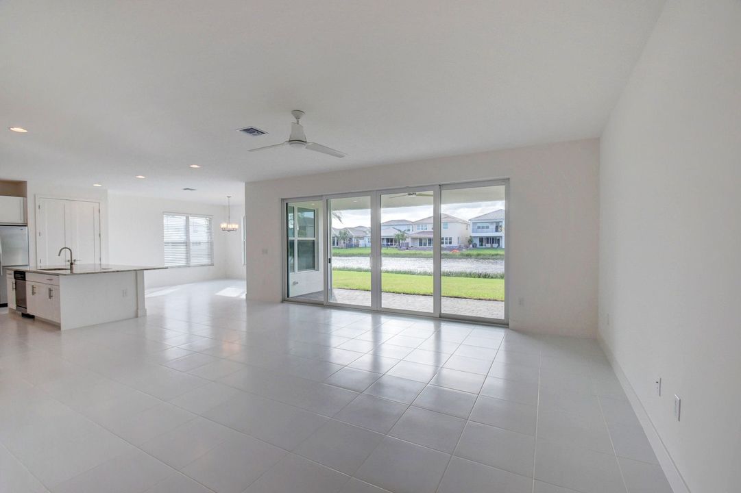 Activo con contrato: $1,325,000 (5 camas, 5 baños, 3706 Pies cuadrados)