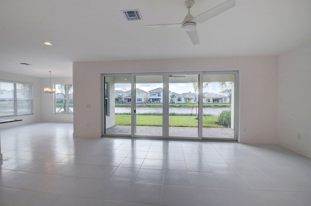 Activo con contrato: $1,325,000 (5 camas, 5 baños, 3706 Pies cuadrados)