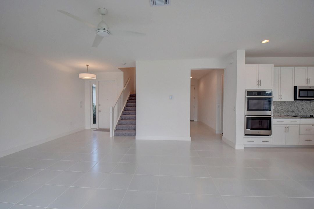 Activo con contrato: $1,325,000 (5 camas, 5 baños, 3706 Pies cuadrados)