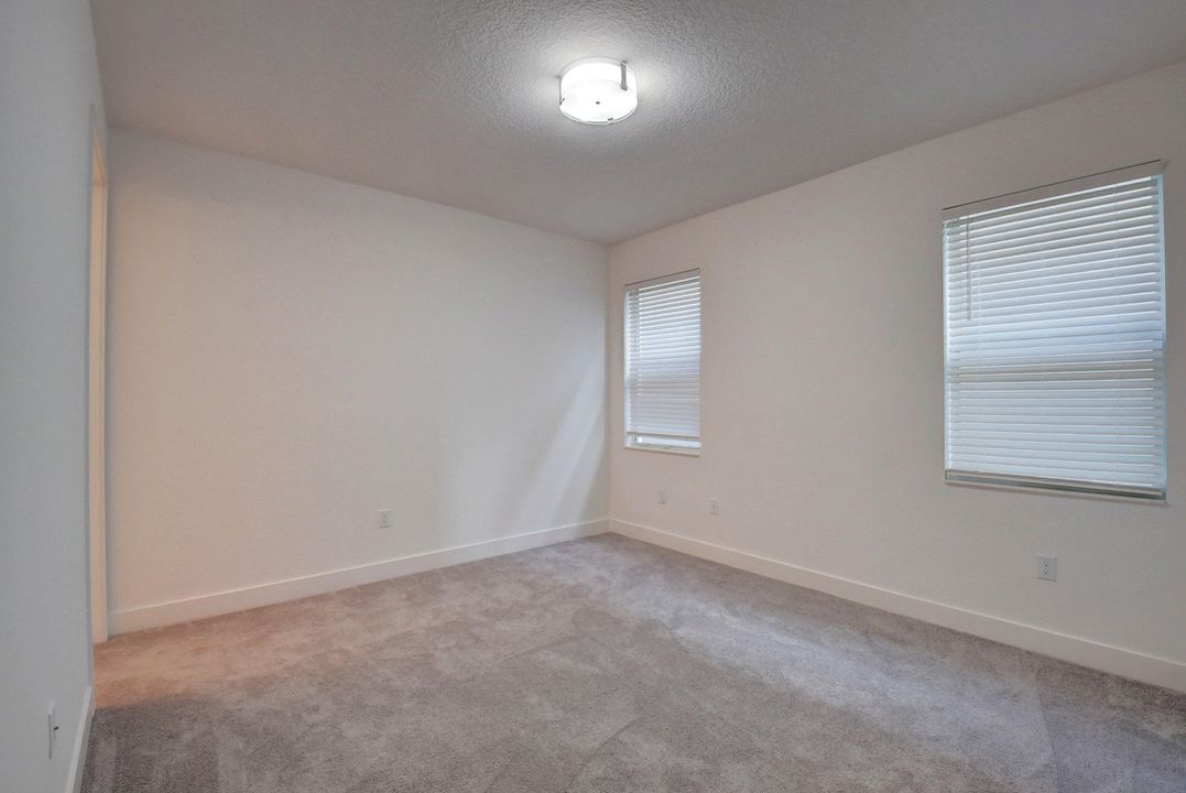 Activo con contrato: $1,325,000 (5 camas, 5 baños, 3706 Pies cuadrados)