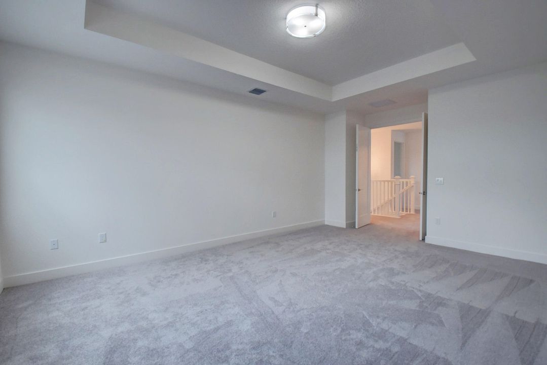 Activo con contrato: $1,325,000 (5 camas, 5 baños, 3706 Pies cuadrados)