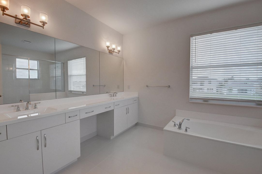 Activo con contrato: $1,325,000 (5 camas, 5 baños, 3706 Pies cuadrados)