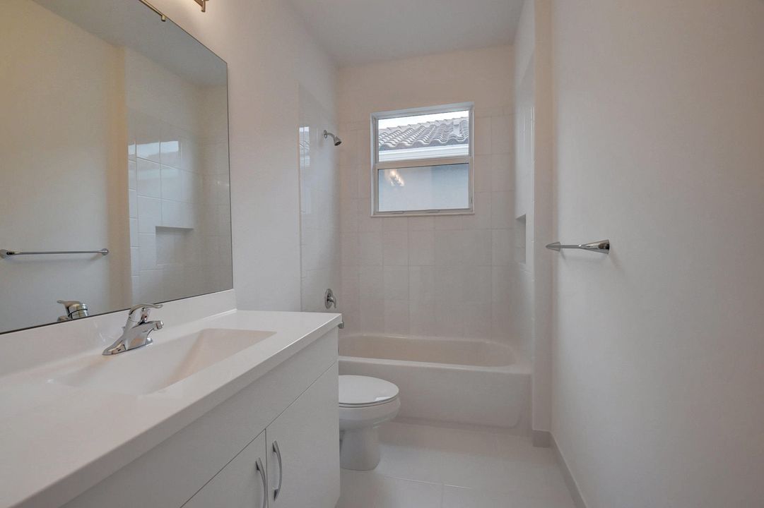 Activo con contrato: $1,325,000 (5 camas, 5 baños, 3706 Pies cuadrados)