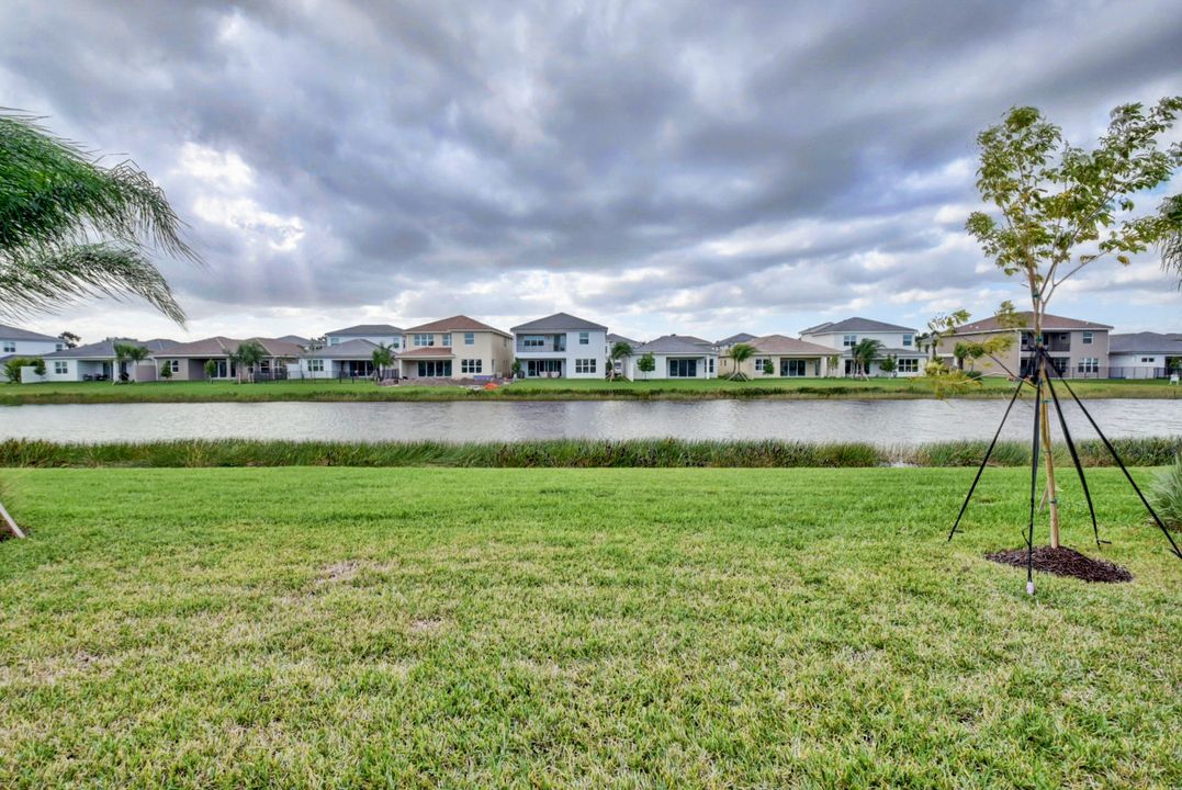 Activo con contrato: $1,325,000 (5 camas, 5 baños, 3706 Pies cuadrados)