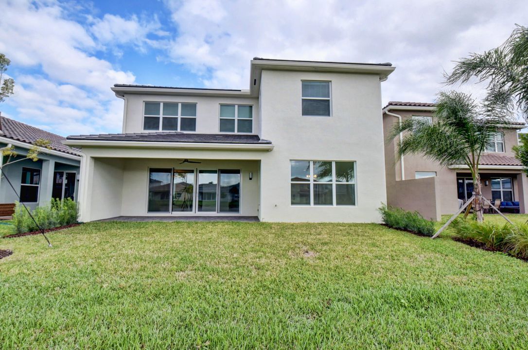 Activo con contrato: $1,325,000 (5 camas, 5 baños, 3706 Pies cuadrados)