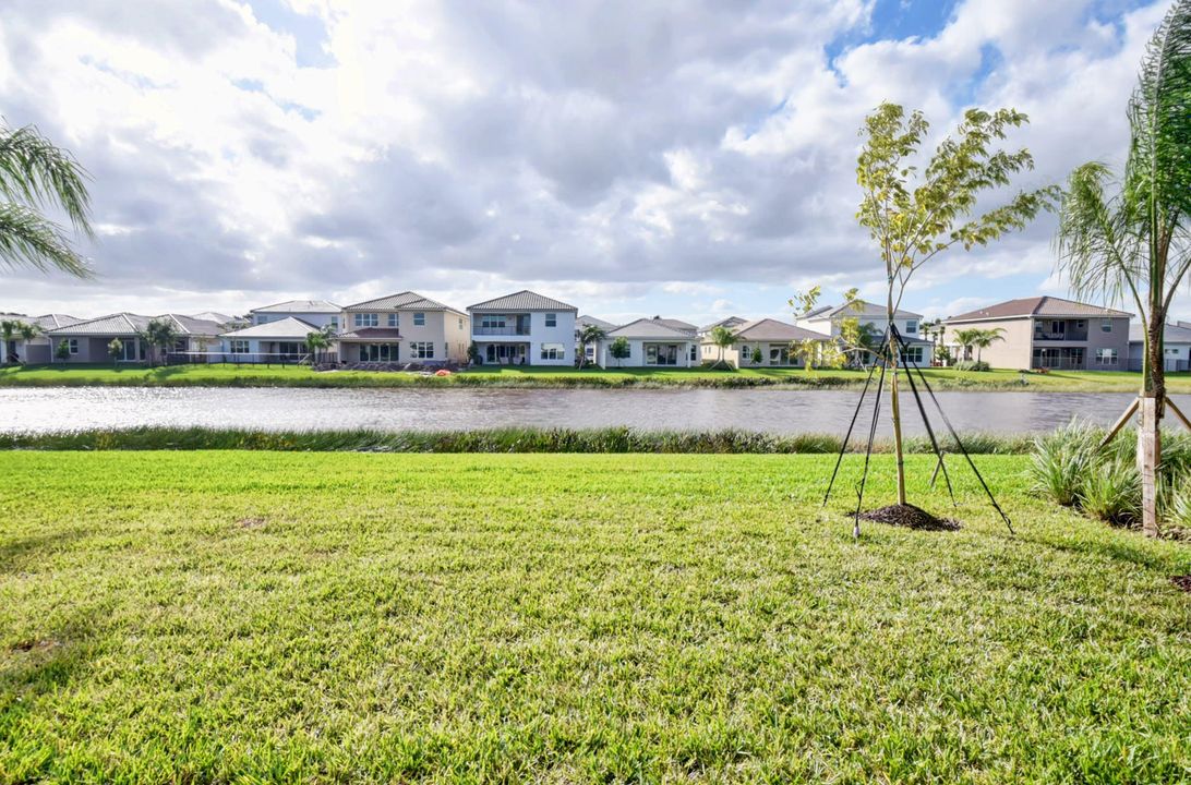 Activo con contrato: $1,325,000 (5 camas, 5 baños, 3706 Pies cuadrados)