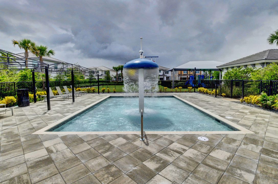 Activo con contrato: $1,325,000 (5 camas, 5 baños, 3706 Pies cuadrados)