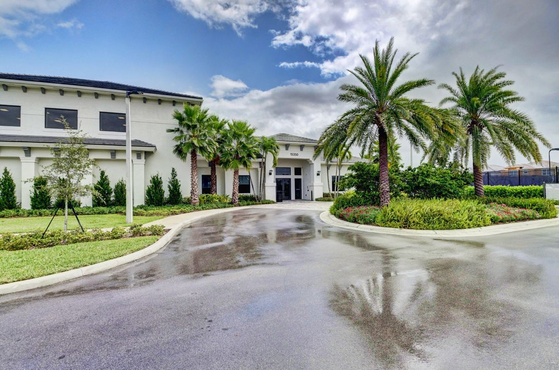 Activo con contrato: $1,325,000 (5 camas, 5 baños, 3706 Pies cuadrados)